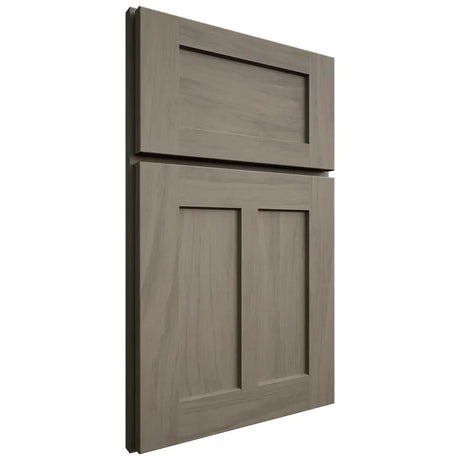 Shiloh Cabinetry Full Overlay Wilmington Poplar Plain Cut Sterling Door