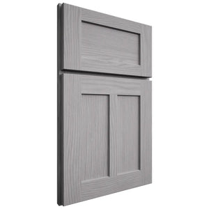 Shiloh Cabinetry Full Overlay Wilmington White Oak Plain Cut Stratus Door