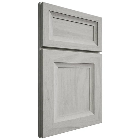 Shiloh Cabinetry Full Overlay Windsor Poplar Plain Cut Stratus Door