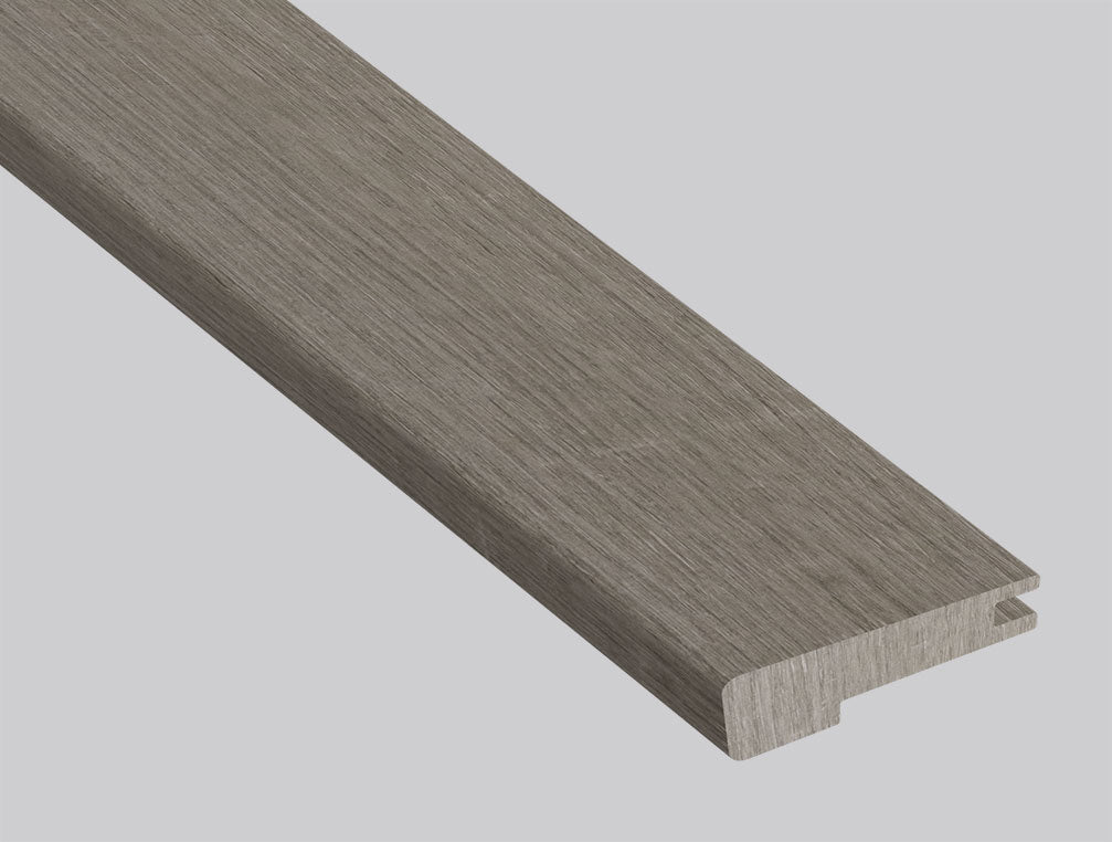 Emridge (BORDE DE ESCALÓN AL RAS CON BORDE RELAJADO [Madera • Mate • Medio] - LVT * MOLDURA DE VINILO DE LUJO) | 2 3/4" X 3/4" X 94"