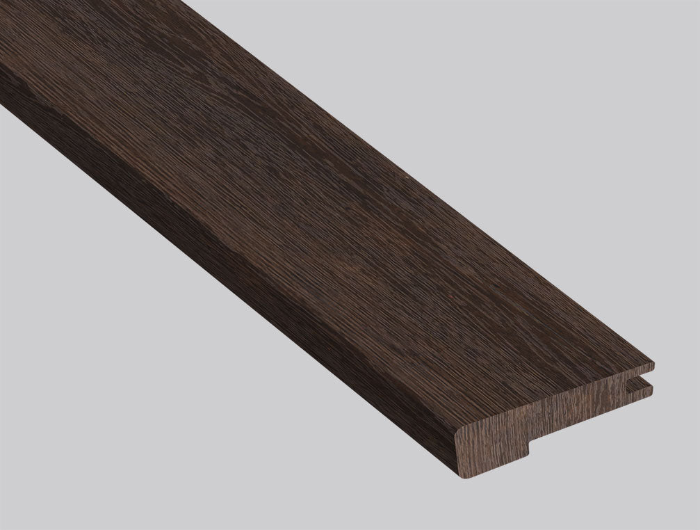 Hillsdale (escalera con borde suavizado [Madera • Mate • Oscuro] - LVT * moldura de vinilo de lujo) | 2 3/4" x 3/4" x 94"