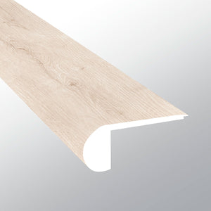 Shasta Grove (NARIZ DE ESCALÓN AL RAS [Madera • Mate • Claro] - LVT * MOLDURA DE VINILO DE LUJO) | 2 3/4" X 3/4" X 94"